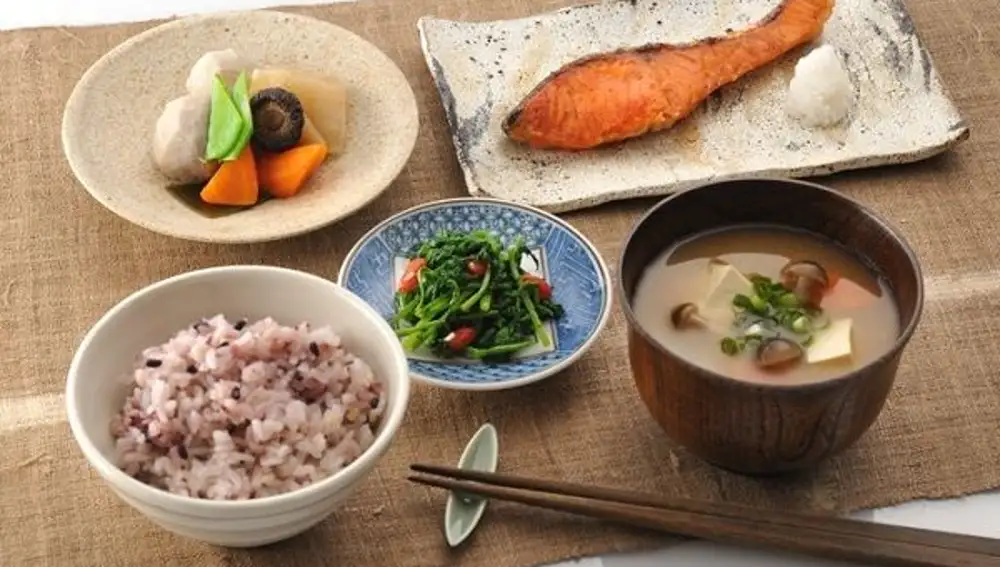 Comida japonesa ichi-jū-san-sai