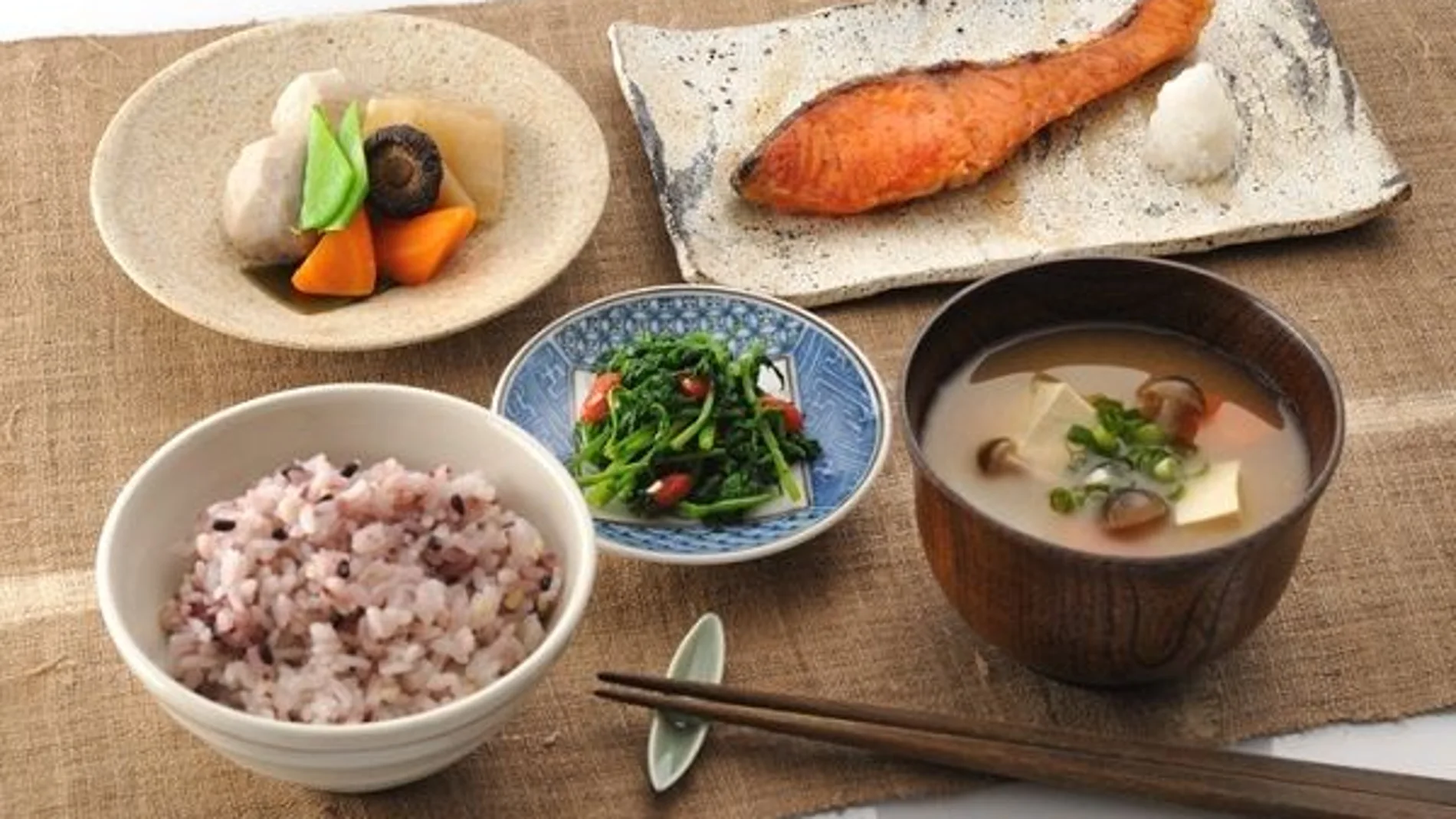 Comida japonesa ichi-jū-san-sai