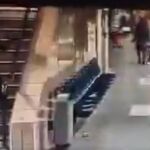 Apuñala a un hombre en el metro de Lyon después de que le rozara con el hombro