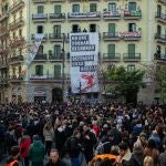 Concentración ante la casa Orsola de Barcelona.