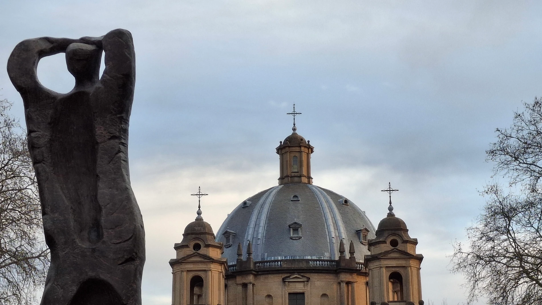 El Monumento a los Caídos de Pamplona, en su reconversión como sala de exposiciones