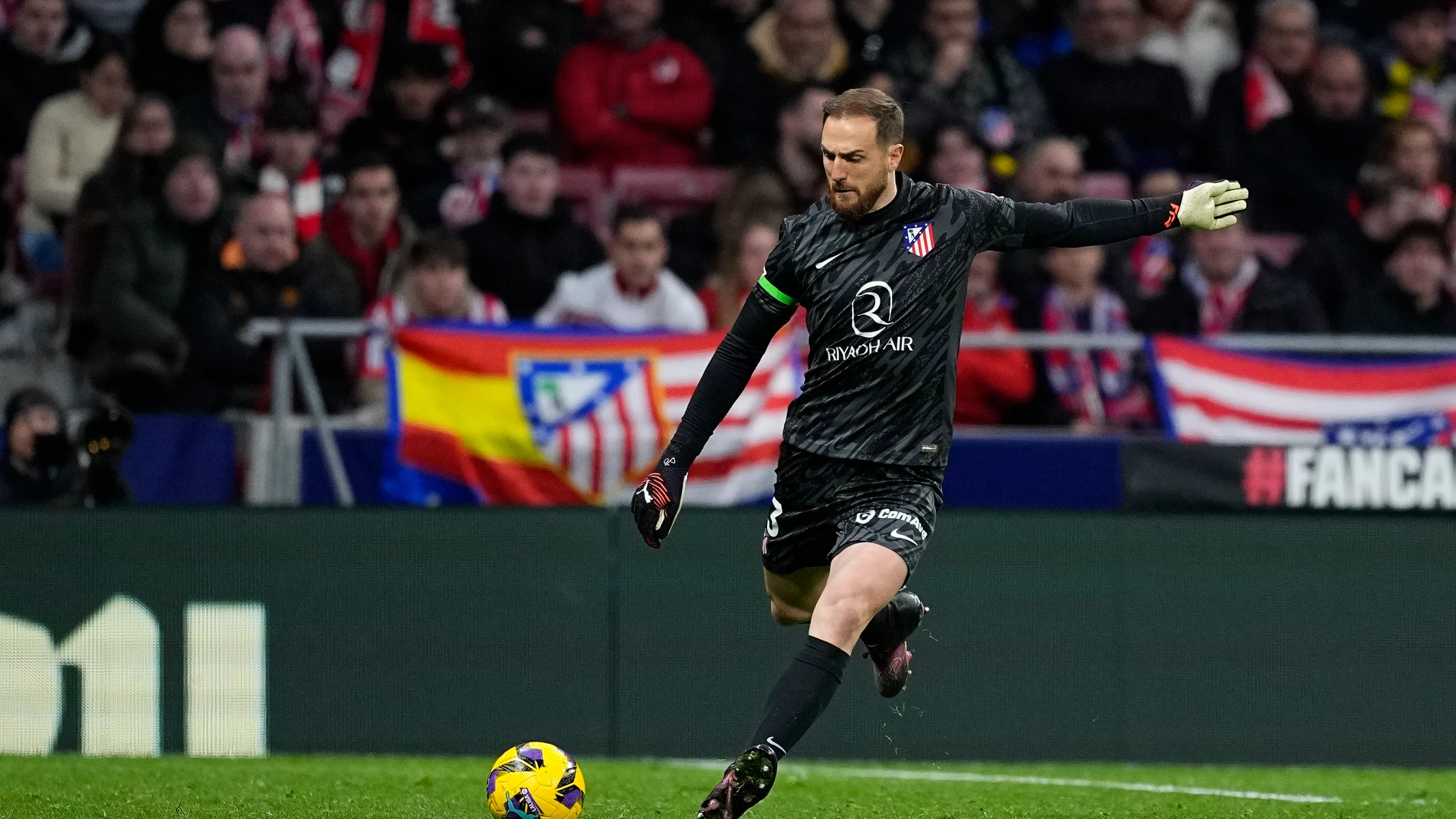 Jan Oblak of Atletico de Madrid in action during the Spanish League, LaLiga EA Sports, football match played between Atletico de Madrid and RCD Mallorca at Riyadh Air Metropolitano stadium on February 1, 2025, in Madrid, Spain. AFP7 01/02/2025 ONLY FOR USE IN SPAIN