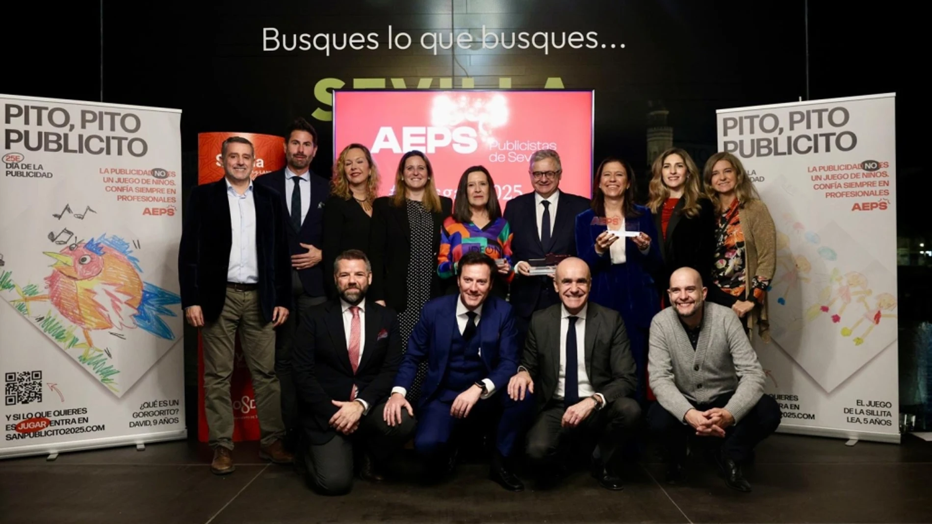 Autoridades y premiados en la gala de los publicistas de Sevilla