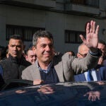El presidente de la Generalitat Valenciana, Carlos Mazón, a su salida del acto en el que ha sido nombrado este sábado miembro de honor del Juzgado Privativo de Aguas de Orihuela