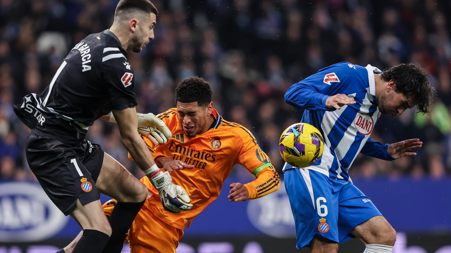 Jude Bellingham of Real Madrid, Joan Garcia and Leandro Cabrera of RCD Espanyol compete for the ball during the Spanish league, La Liga EA Sports, football match played between RCD Espanyol and Real Madrid at RCDE Stadium on February 01, 2025 in Cornella, Barcelona, Spain. AFP7 01/02/2025 ONLY FOR USE IN SPAIN