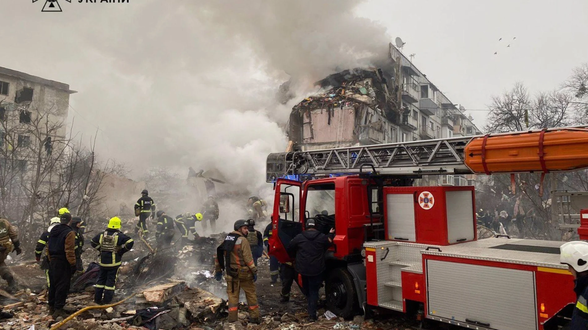 AMP.-Ucrania.- Ucrania denuncia dos muertos y siete heridos por un misil ruso contra un edificio residencial de Poltava