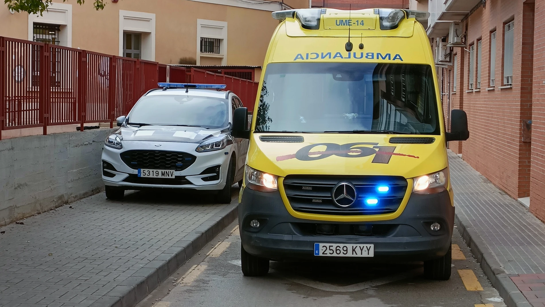 (Foto de ARCHIVO) Policía Local de Murcia y ambulancia '061' EUROPA PRESS 06/11/2024