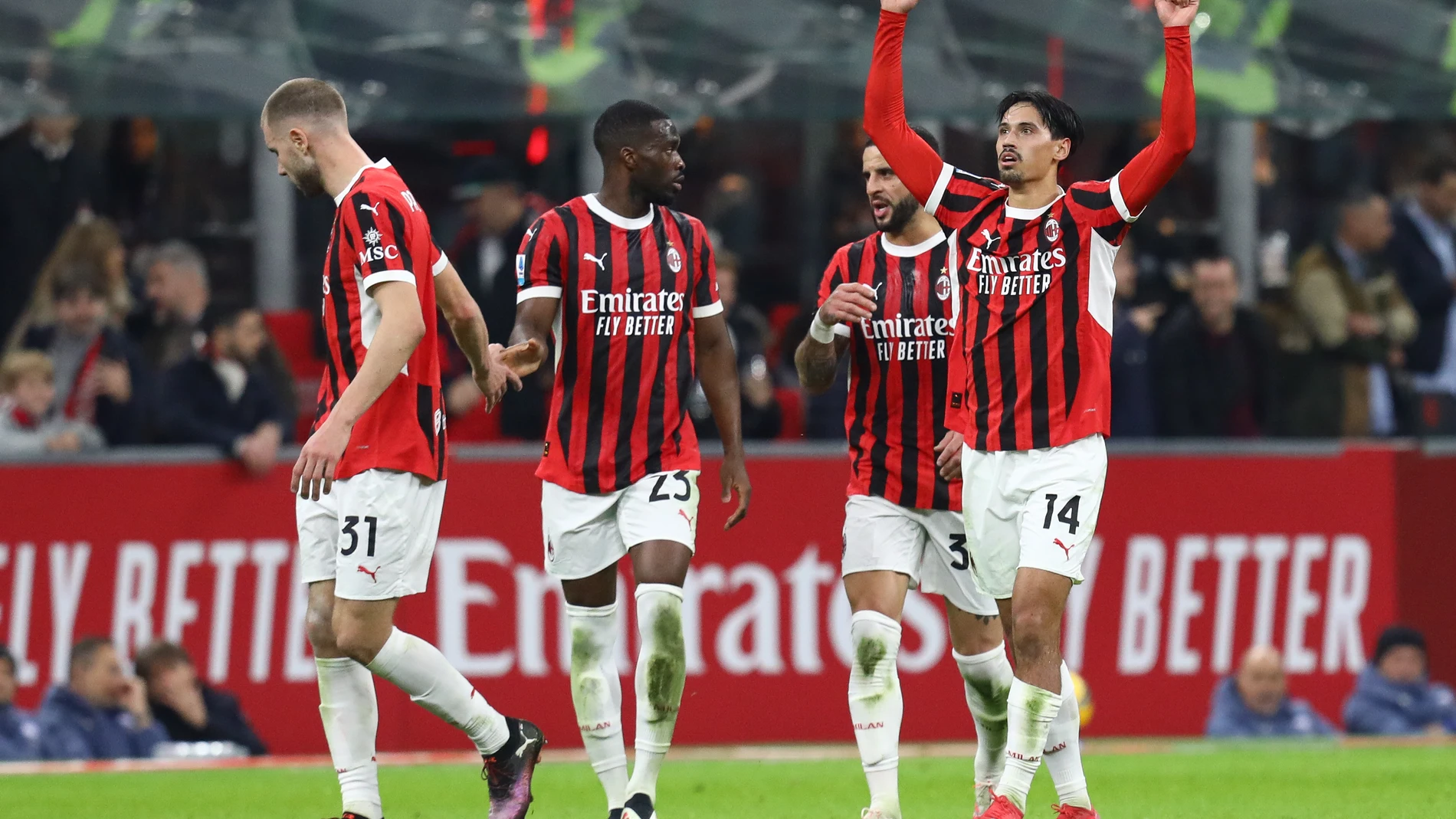 02 February 2025, Italy, Milan: AC Milan's Tijjani Reijnders (R) celebrates scoring his side's first goal with teammates during the Italian Serie A soccer match between AC Milan and Inter Milan at San Siro Stadium Photo: Mickael Chavet/ZUMA Press Wire/dpaMickael Chavet/ZUMA Press Wire/d / DPA02/02/2025 ONLY FOR USE IN SPAIN