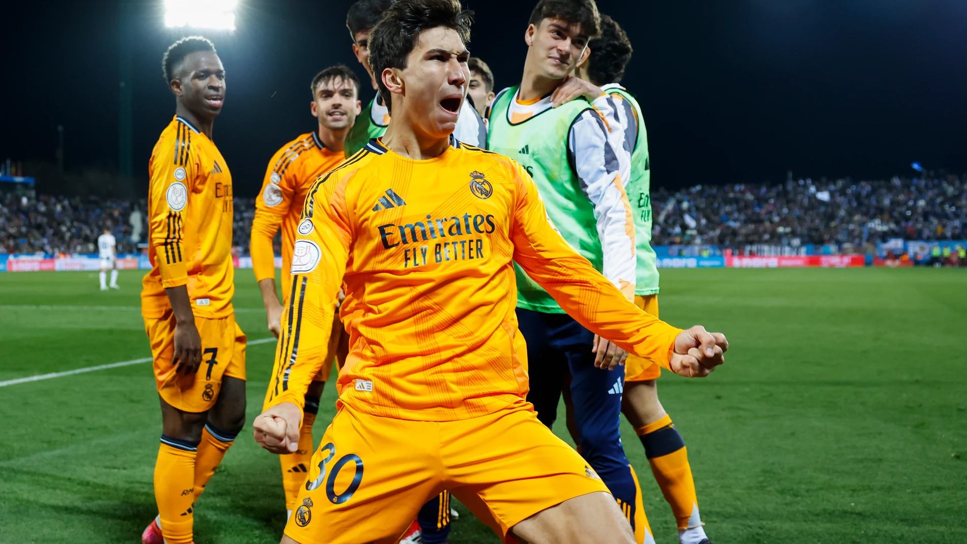 LEGANÉS (MADRID), 05/02/2025.- El delantero del Real Madrid Gonzalo García celebra su gol durante el partido de cuartos de final de la Copa del Rey que CD Leganés y Real Madrid disputan este miércoles en el estadio de Butarque. EFE/Kiko Huesca