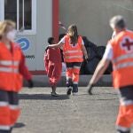 os 75 inmigrantes rescatados este miércoles por la embarcación de Salvamento Marítimo 'Salvamar Adhara', y trasladados al puerto de La Restinga, a su llegada a El Pinar (EL Hierro)