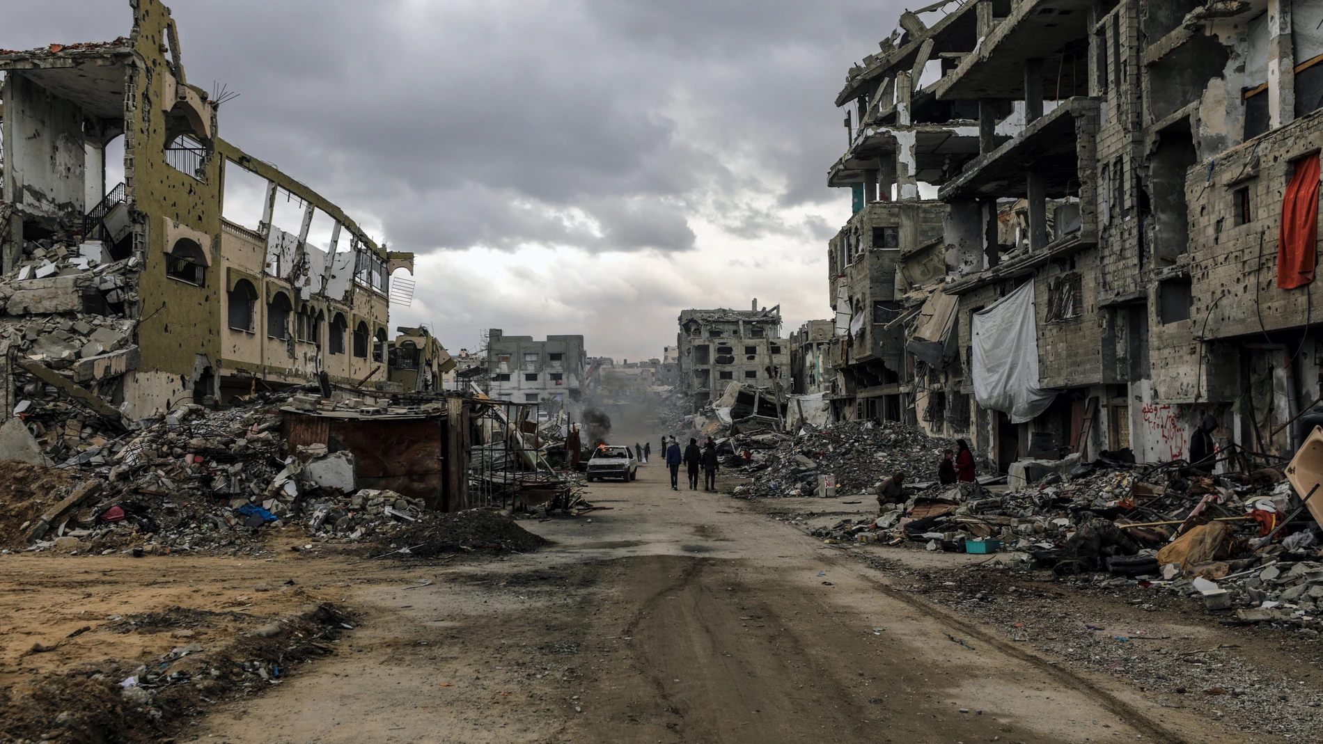 GAZA CITY (---), 07/02/2025.- Palestinians walk past destroyed houses along a street in Al Shatea refugee camp amid a ceasefire between Israel and Hamas, in Gaza City, Gaza Strip, 07 February 2025. Israel and Hamas implemented the first phase of a hostage release and ceasefire deal on 19 January 2025. More than 46,000 Palestinians have been killed in the Gaza Strip, according to the Palestinian Ministry of Health, since Israel launched a military campaign in the strip in response to a cross-b...