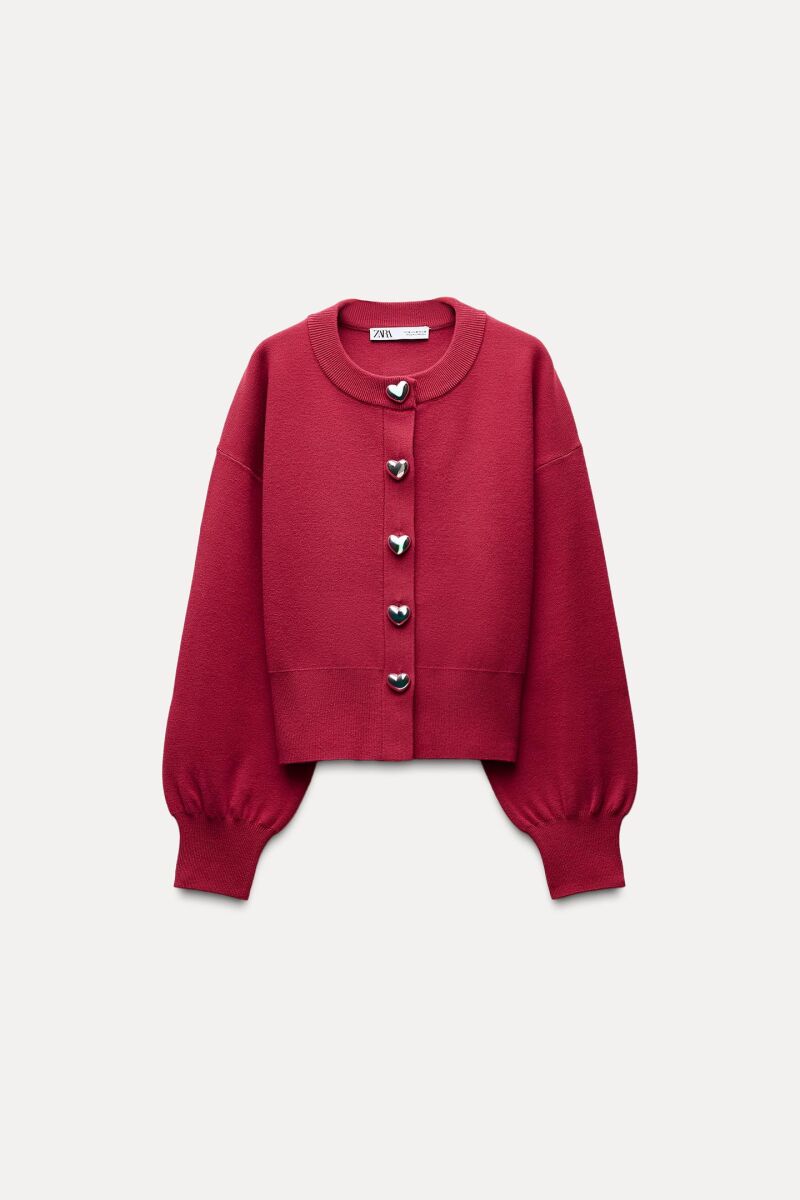Chaqueta con botones en forma de corazón.