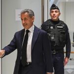 Francia.- Sarkozy lleva desde este viernes una pulsera electrónica tras ser condenado por corrupción