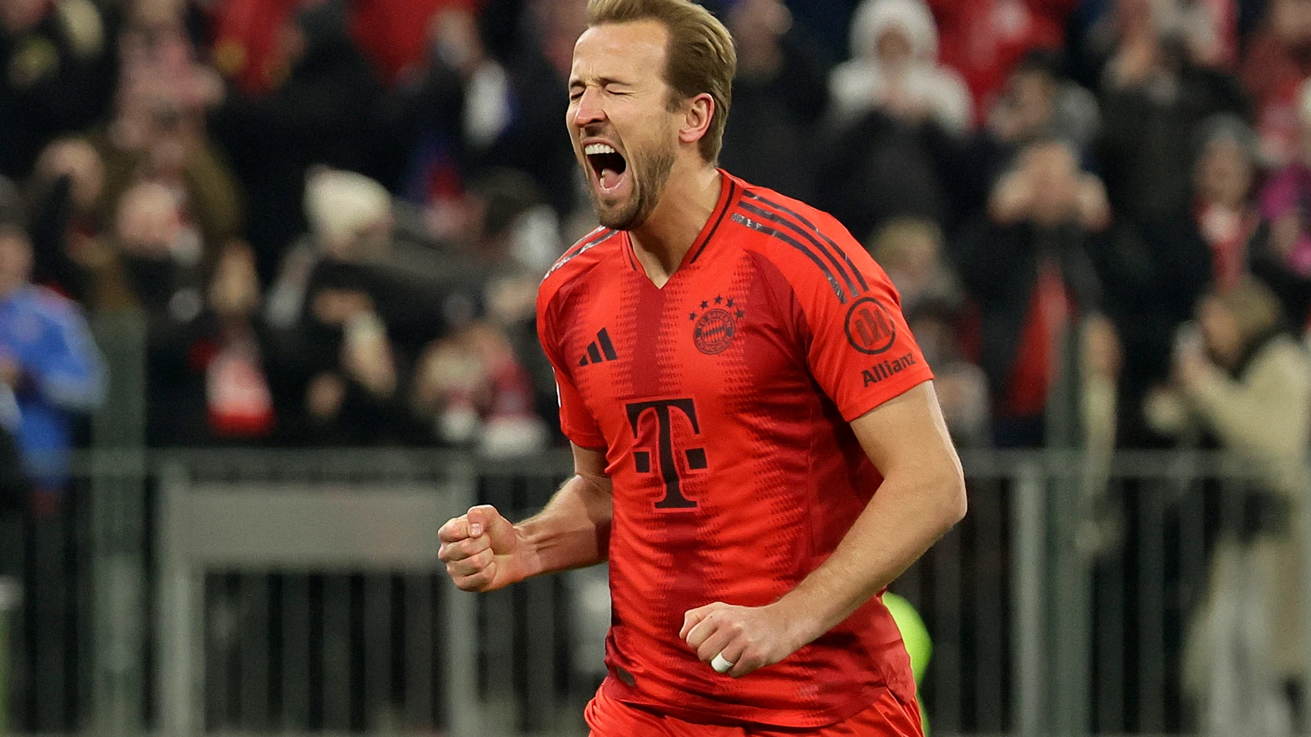 MUNICH (Germany), 07/02/2025.- Harry Kane of Bayern celebrates after scoring the 1-0 lead during the German Bundesliga soccer match between FC Bayern Munich and SV Werder Bremen in Munich, Germany, 07 February 2025. (Alemania) EFE/EPA/RONALD WITTEK CONDITIONS - ATTENTION: The DFL regulations prohibit any use of photographs as image sequences and/or quasi-video.
