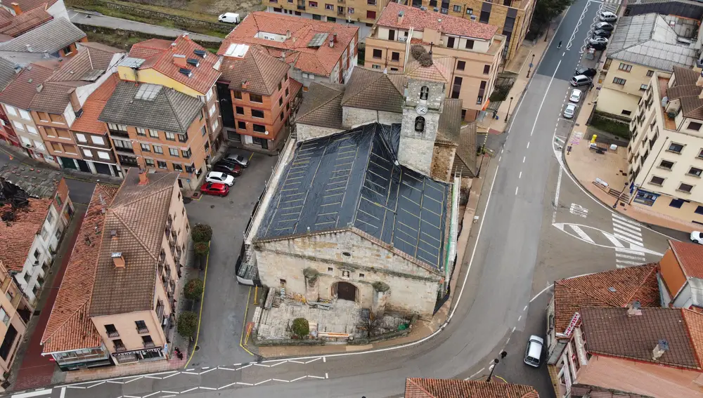 Vista aérea de la iglesia de San Leonardo de Yagüe (Soria)