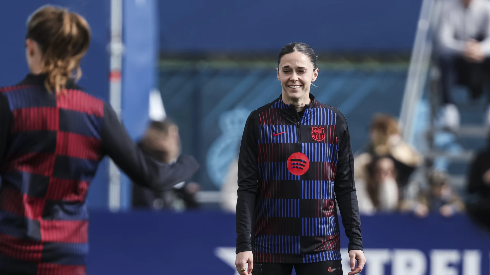 Mapi León, en el calentamiento del partido entre el Espanyol y el Barcelona