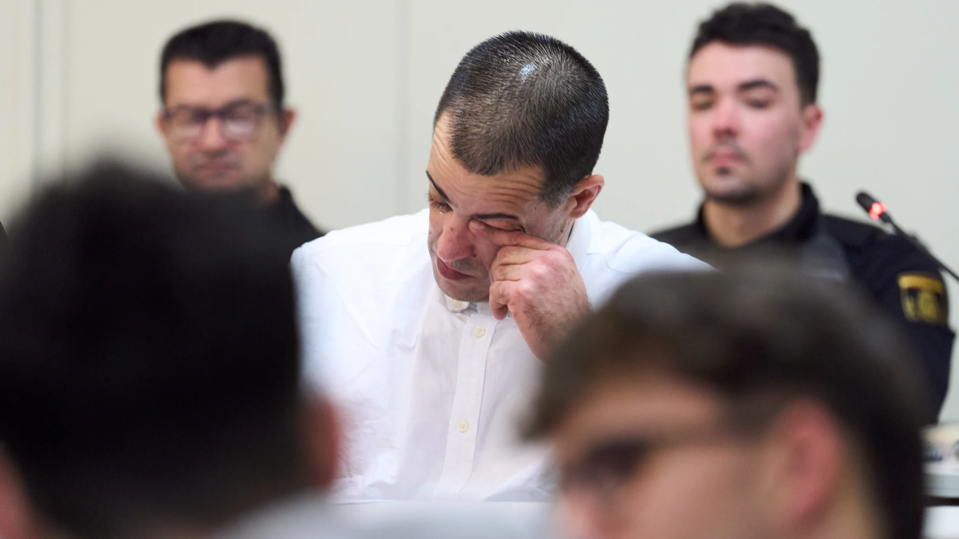 El acusado durante el juicio por matar a su pareja y bebé en Liaños de Villaescusa, a 10 de febrero de 2025, en Santander, Cantabria (España). La Audiencia Provincial de Cantabria inicia el juicio contra un hombre acusado de asesinar a su pareja y a la hija de ambos, de once meses de edad, en diciembre de 2021 en Liaño de Villaescusa. La vista se celebra en la Sección Primera del tribunal con jurado popular y está previsto que se prolongue hasta el miércoles 19 de febrero. 10 FEBRERO 2025;JU...