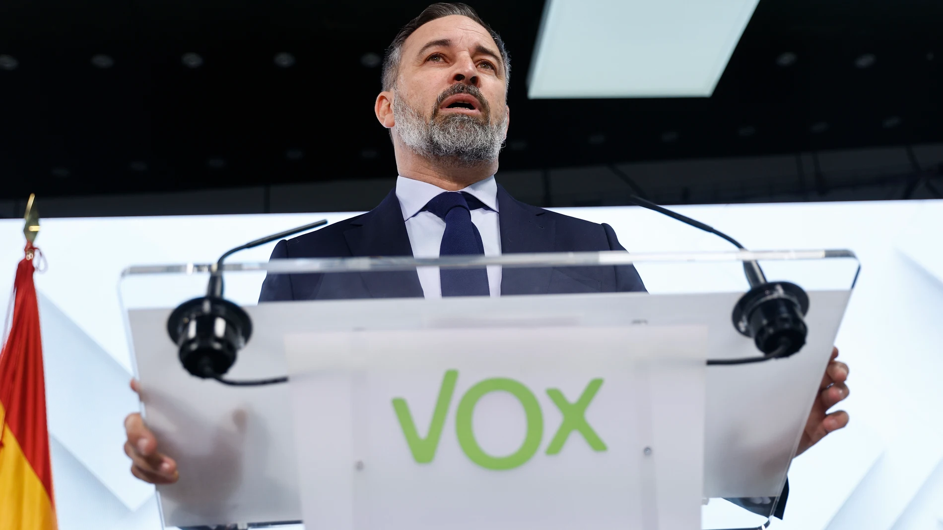 MADRID, 10/02/2025.-El líder de Vox, Santiago Abascal, en rueda de prensa posterior al Comité de Acción Política celebrado este lunes en la sede del partido, en Madrid. EFE/Rodrigo Jiménez