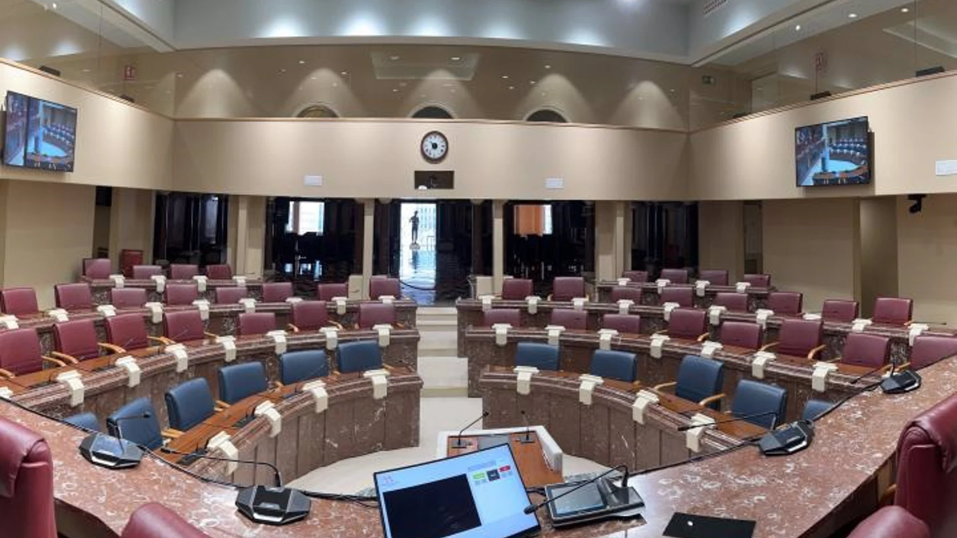 MURCIA.-Los diputados de la Asamblea podrán votar de manera electrónica gracias al nuevo sistema del reformado Salón de Plenos