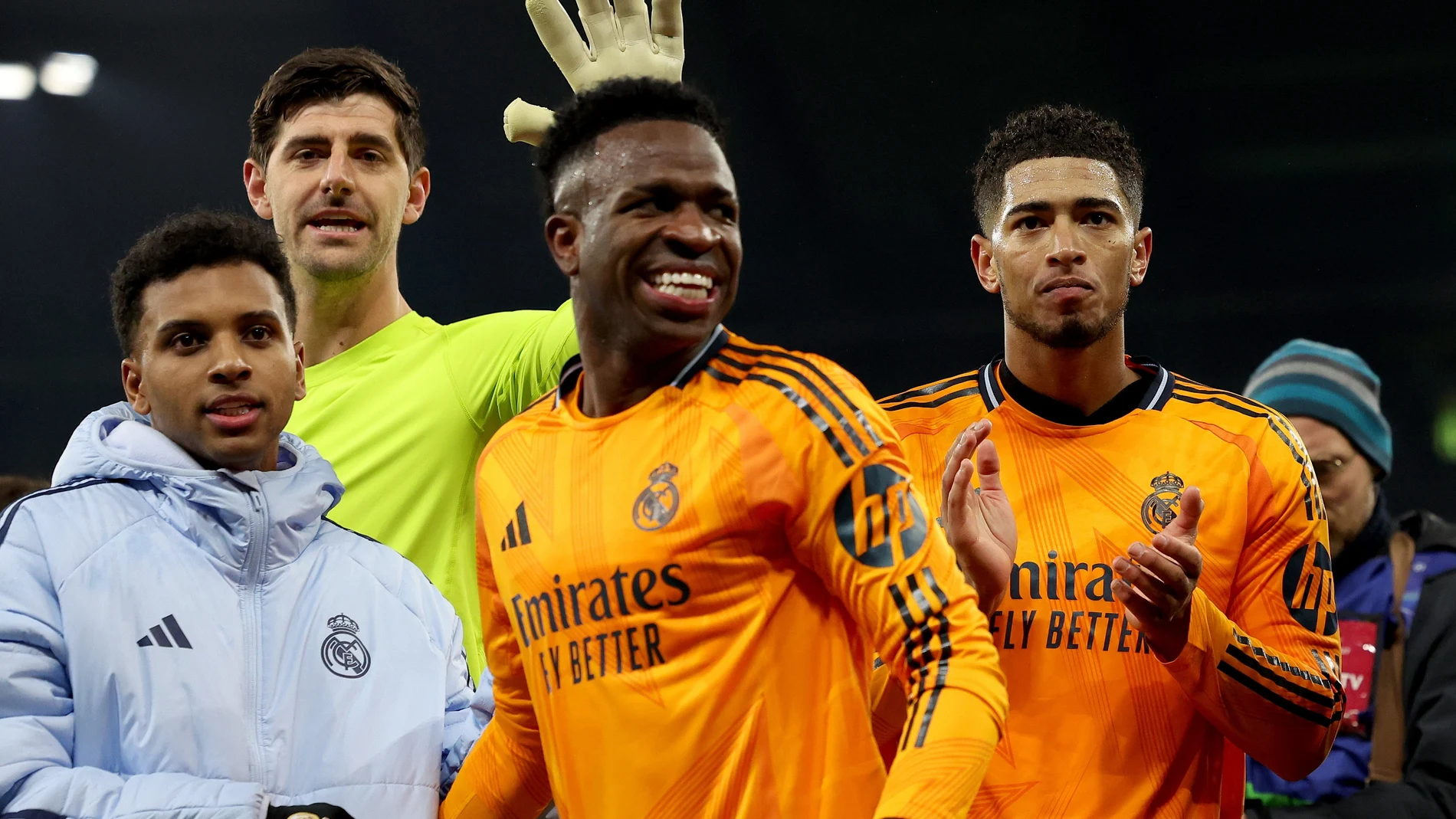 Vinicius celebra con Rodrygo, Courtois y Bellingham el triunfo del Real Madrid