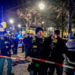La Policía acordona la zona alrededor del Memorial del Holocausto, donde fue atacado el viernes el turista español