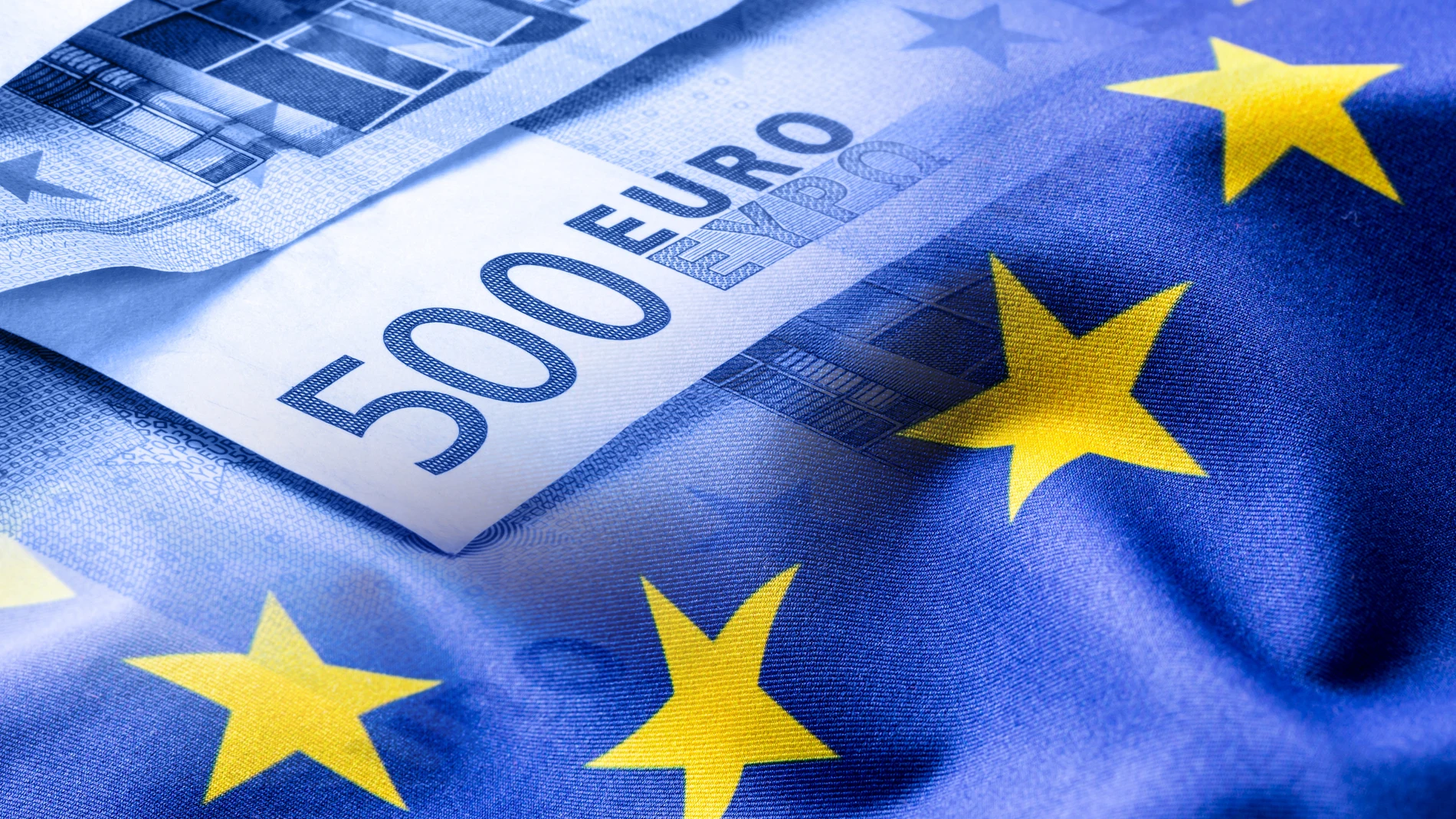 Desde su implantación, más de veinticinco países de Europa, tanto de dentro como fuera de la Unión Europea, utilizan el euro como moneda oficial