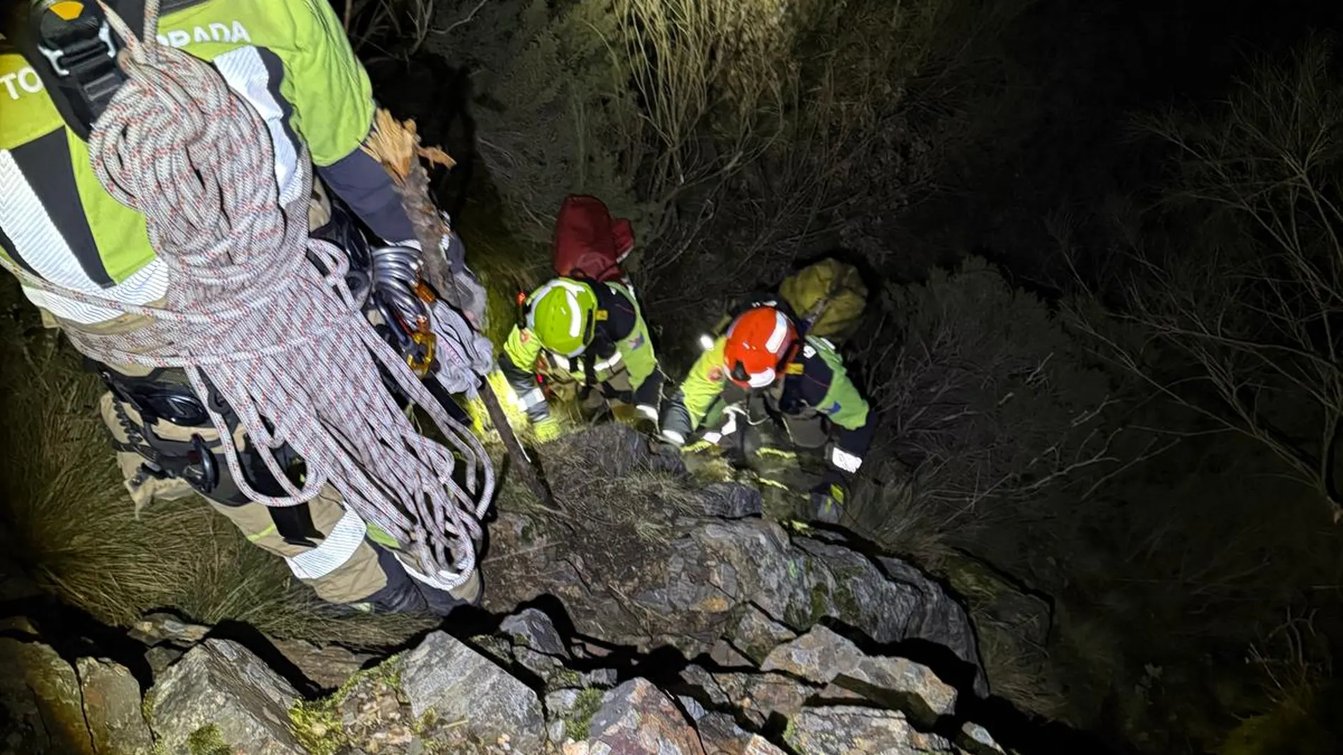 Momento del rescate del servicio de bomberos del Ayuntamiento de Ponferrada