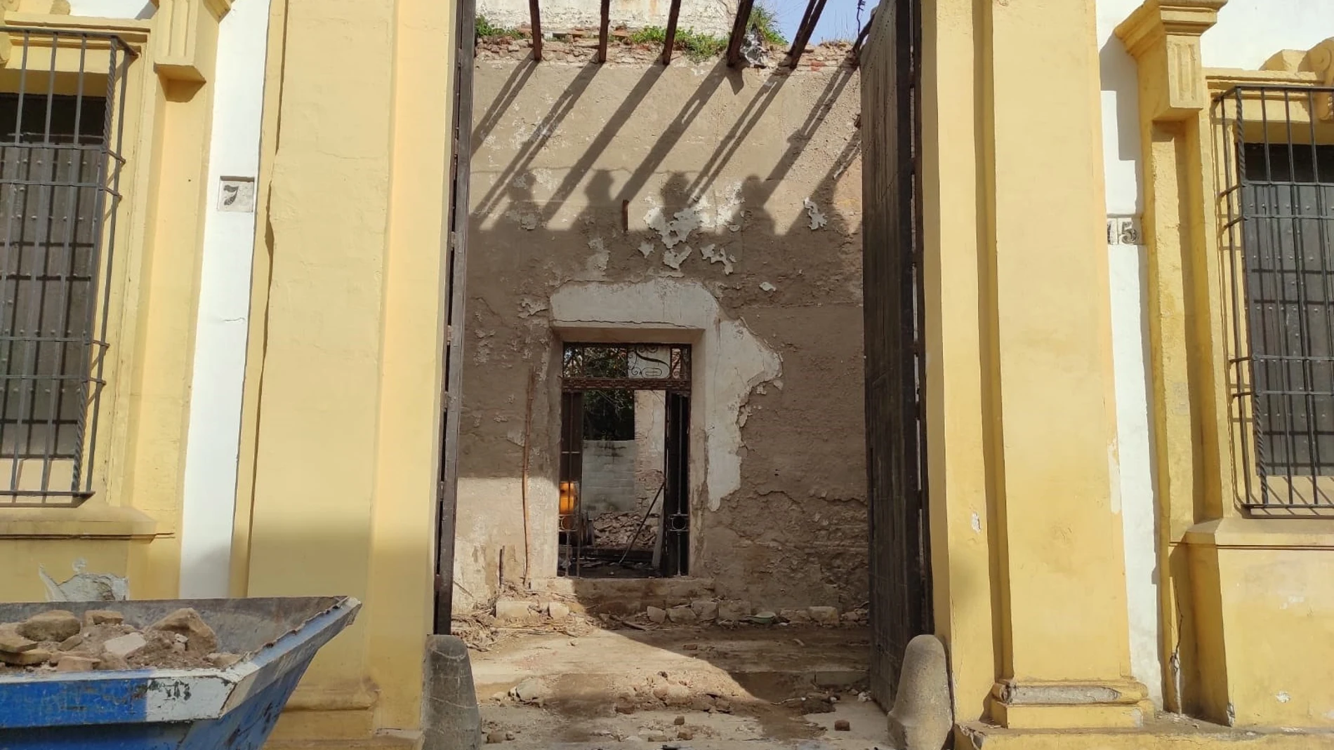 Obra para construir un hotel en la Casa de los Guzmanes, que perteneció al general Varela, en la zona del Realejo de Córdoba, donde han encontrado una granada.EUROPA PRESS24/02/2025
