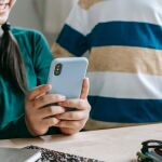 La forma que tienen los profesores de saber si has utilizado ChatGPT en los trabajos: así puedes evitarlo