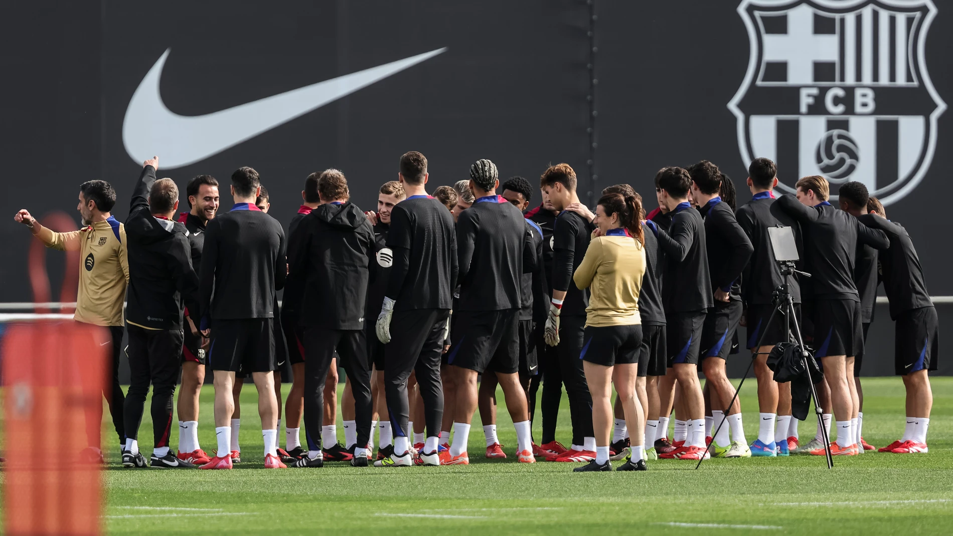 Hansi Flick, head coach with player during the training day of FC Barcelona ahead the Spanish Cup, Copa del Rey football match against Atletico de Madrid at Ciudad Esportiva Joan Gamper on February 24, 2025 in Sant Joan Despi, Barcelona, Spain. AFP7 24/02/2025 ONLY FOR USE IN SPAIN