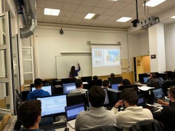Alumnos durante una clase en la Escuela Polit&eacute;cnica Superior de la Universidad de Sevilla