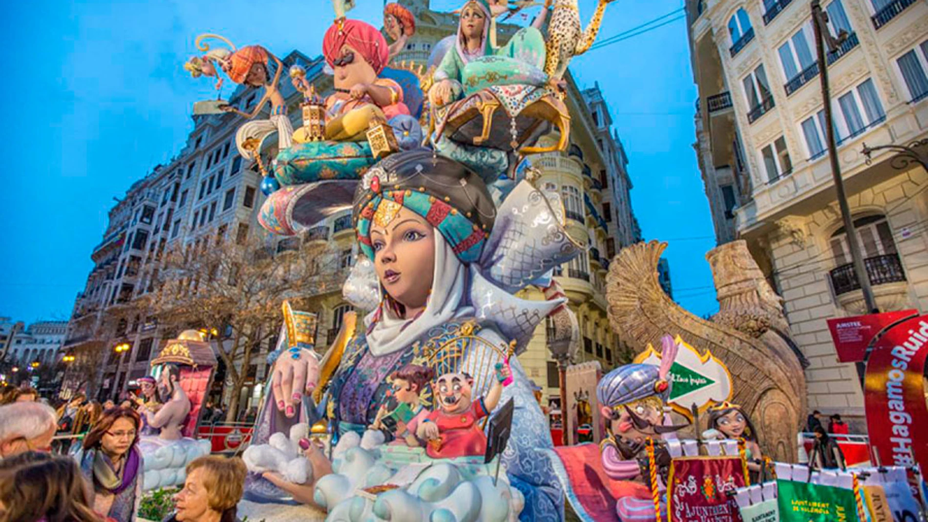 Ninots en las Fallas.