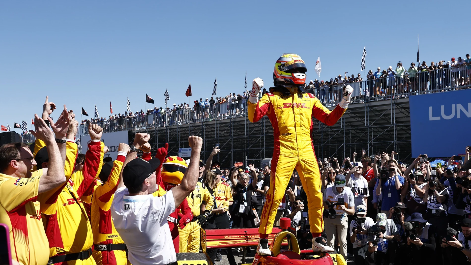 Alex Palou celebra el triunfo en la primera prueba de la temporada de la IndyCar