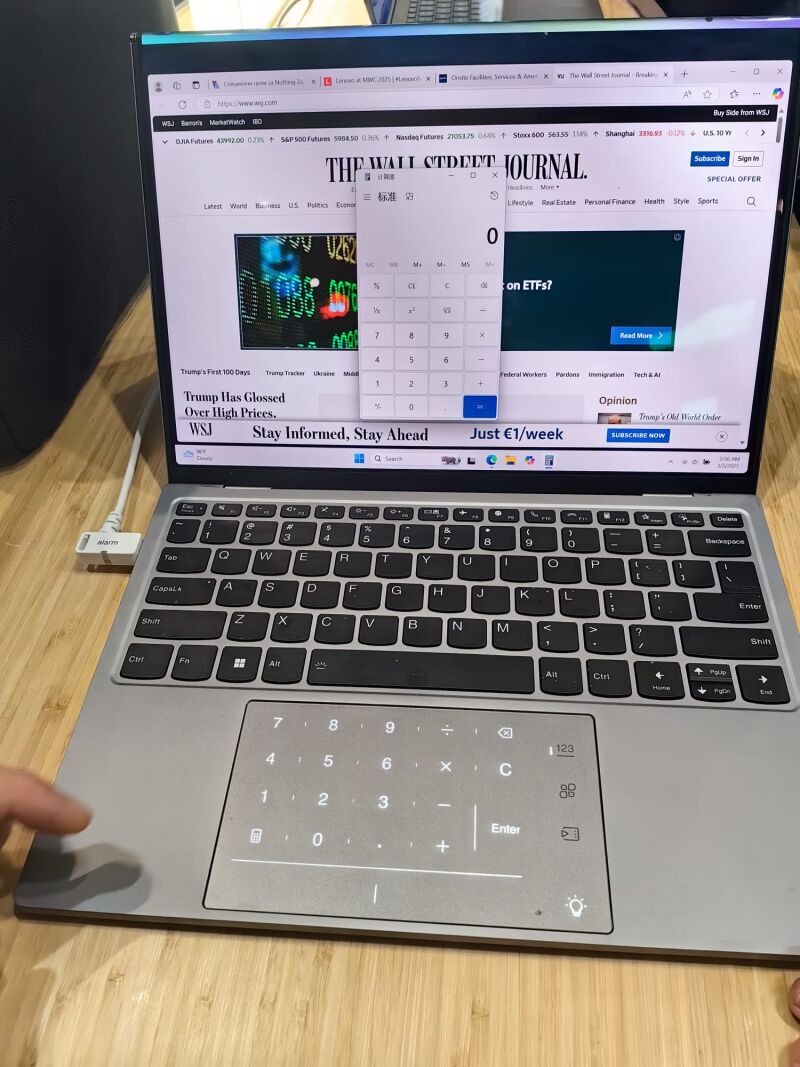 El trackpad se puede personalizar para convertirse en una calculadora, por ejemplo.