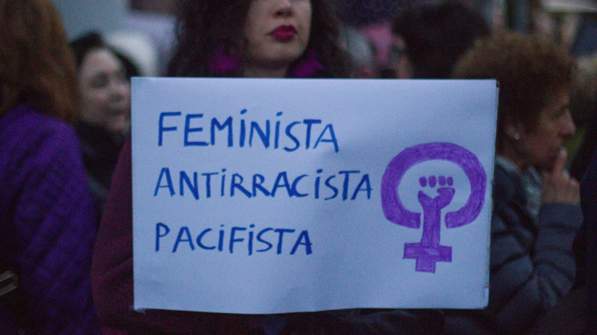 La lluvia no frena la manifestación de Murcia para conmemorar el Día Internacional de la Mujer