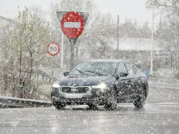 La nieve afecta a varios tramos de carretera de Castilla y León La nieve afecta a varios tramos de carretera de Castilla y León