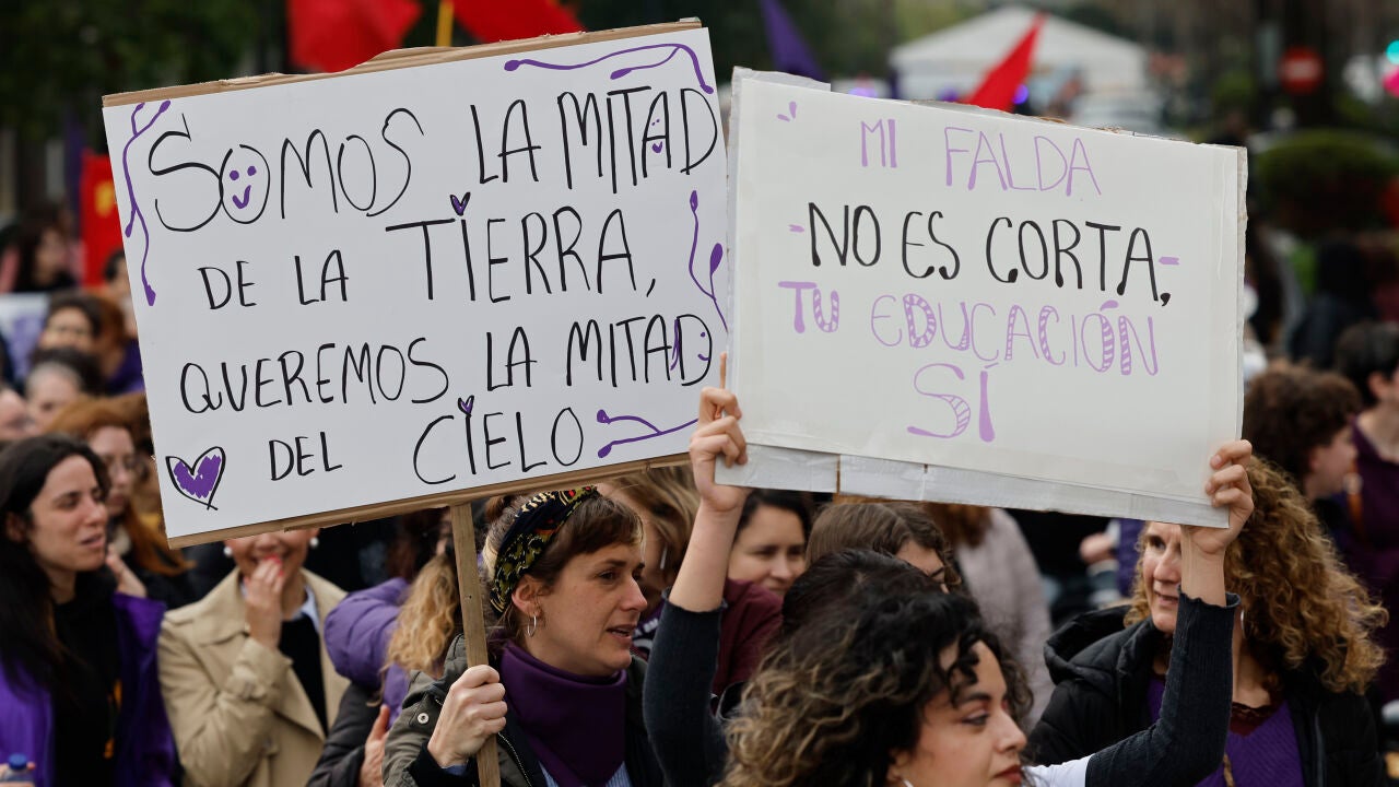 València sale a la calle a reclamar los derechos de las mujeres, en ...