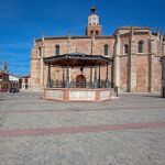 Plaza Mayor e Iglesia de Santa María la Mayor de Coca