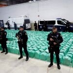 Material incautado durante una operación conjunta de la Policía Nacional y el Servicio de Vigilancia Aduanera que se ha saldado con la incautación de 13 toneladas de cocaína en un contenedor en el puerto de Algeciras (Cádiz), la mayor en la historia del narcotráfico en España. 