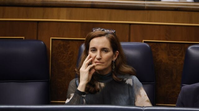 La ministra de Sanidad, Mónica García, durante una sesión de control al Gobierno en el Congreso de los Diputados