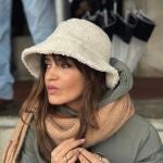 Look de Sara Carbonero para un día de lluvia.