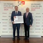 El director general de Industrias Maxi, Ángel García, recoge un galardón de la Cámara de Comercio de Valladolid