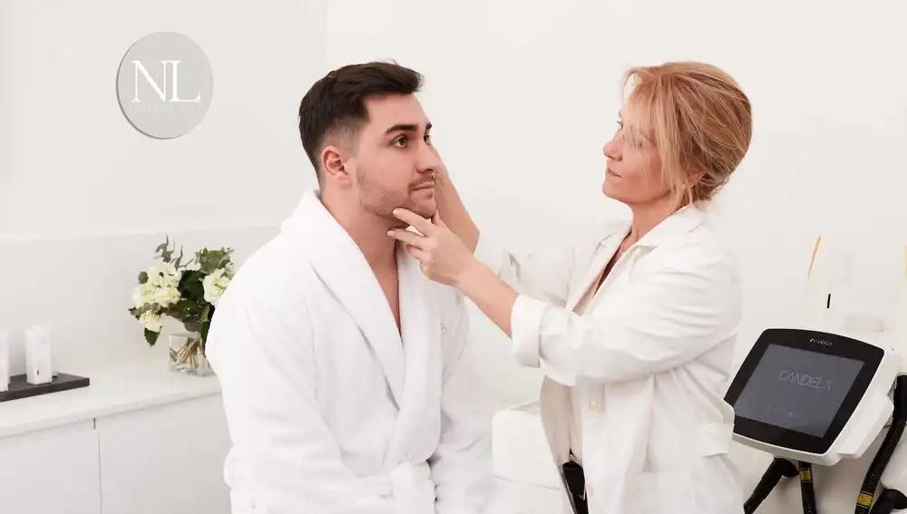 Natividad Lorenzo realizando el diagnóstico previo a cualquier tratamiento