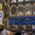 La Bolsa española amplía las pérdidas al 1,25 %, arrastrada por Grifols y la banca