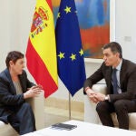Pedro Sánchez recibe a Mertxe Aizpurua en Moncloa