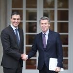 Sánchez y Feijóo ya están reunidos para abordar el aumento del gasto en defensa