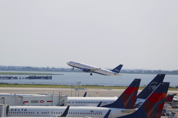 Los aeropuertos son una de las infraestructuras más importantes del mundo y España cuenta con algunos de los más destacados como Madrid-Barajas o Barcelona-El Prat, destacados internacionales
