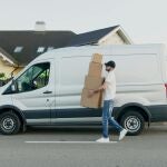 Mover cajas en la mudanza