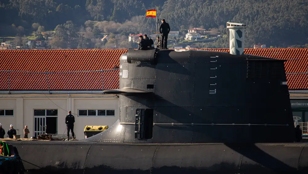 El submarino S-81 'Isaac Peral' de la Armada recala en Marín (Pontevedra)