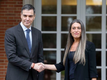 Pedro Sánchez recibe a Míriam Nogueras en Moncloa